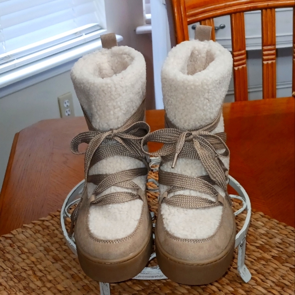 Universal Threads Nwot Birgette Winter Boots Taup… - image 1